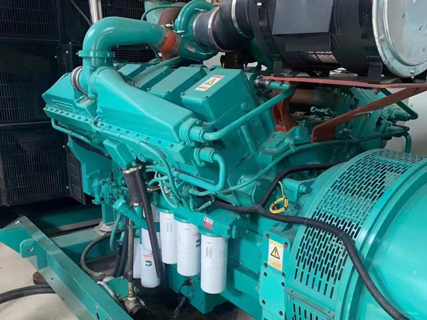 东兴更换100kW柴油发电机组机油时，需要注意哪些事项？